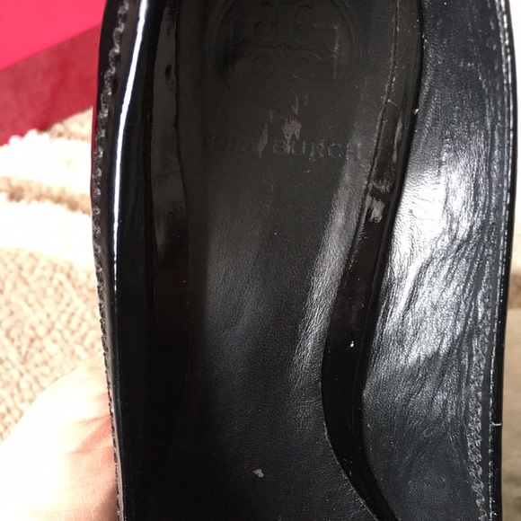 Tory Burch Black Patent Leather Wedge With Iconic Logo Size 8.5. Like New! - Picture 14 of 15
